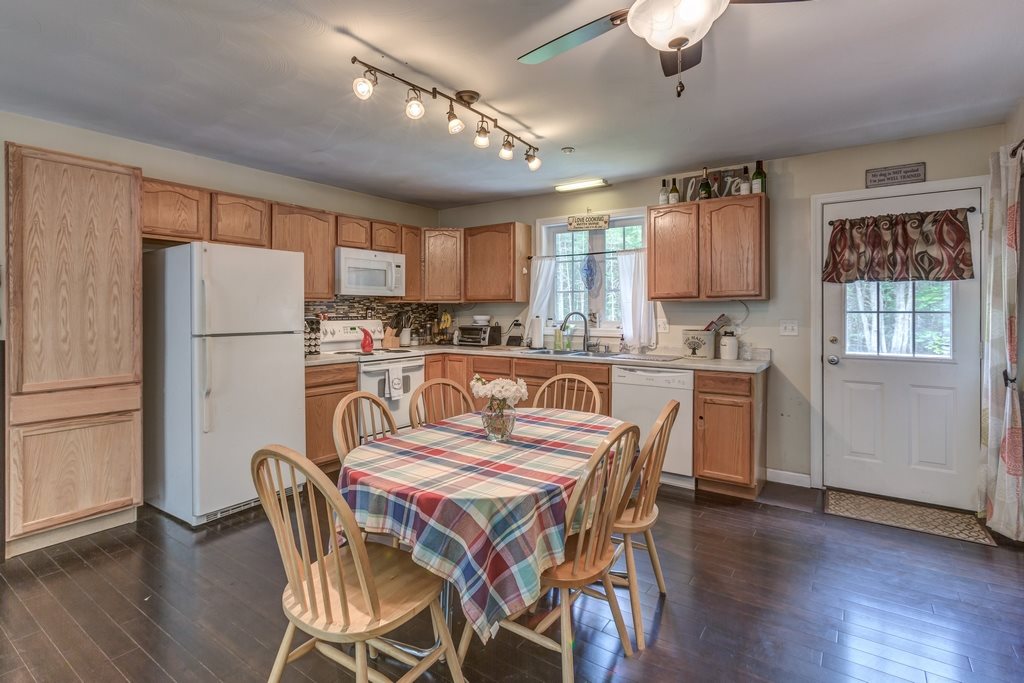 125 Old Bennington Road Peterborough, NH 03458 - Photo 4 of 32 Gallery Image 4