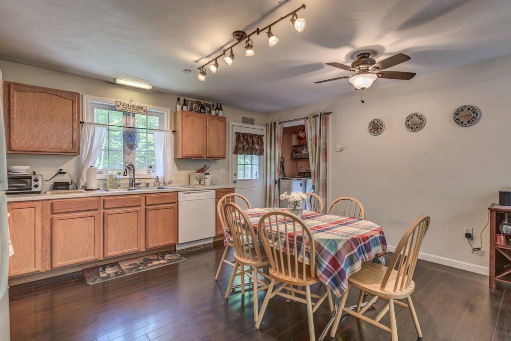 125 Old Bennington Road Peterborough, NH 03458 - Photo 5 of 32 Gallery Image 5