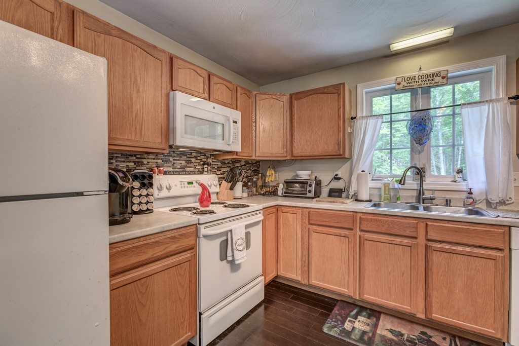 125 Old Bennington Road Peterborough, NH 03458 - Photo 6 of 32 Gallery Image 6