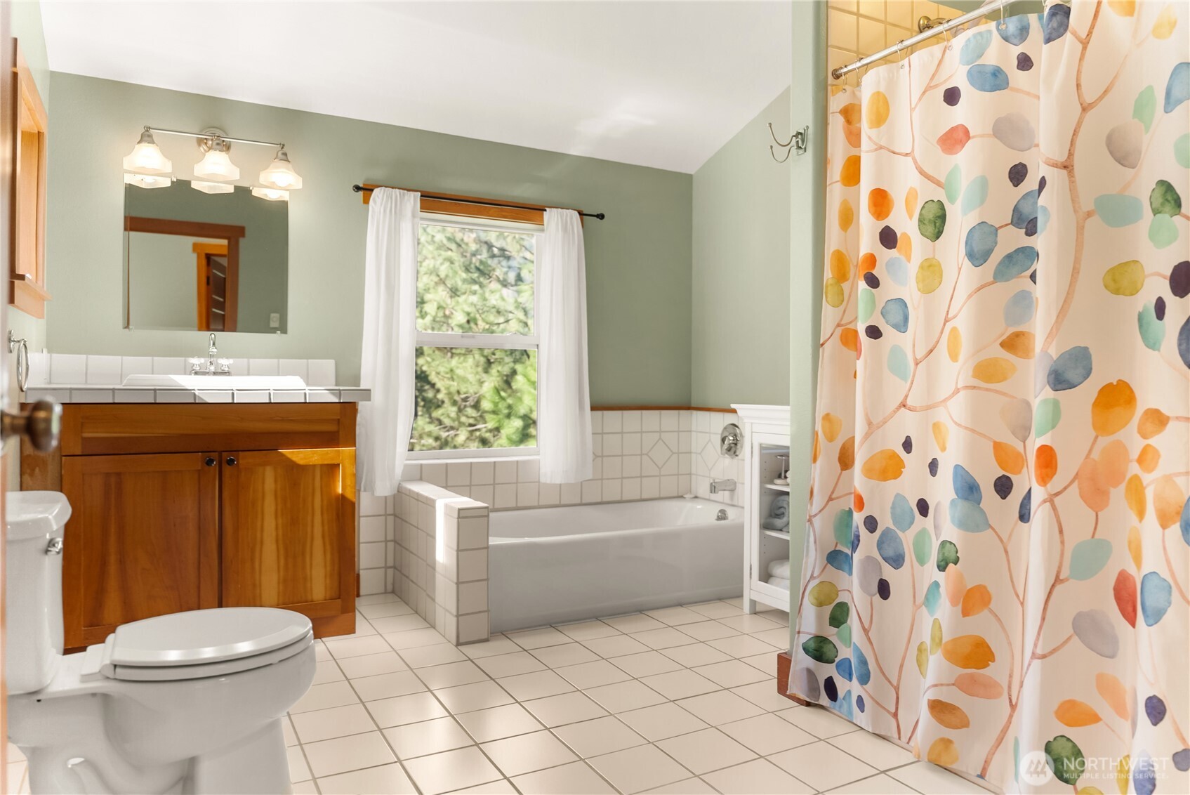 7 Last Chance Road Mazama, WA 98833 - Photo 32 of 40 a bathroom with a toilet a sink and a bathtub