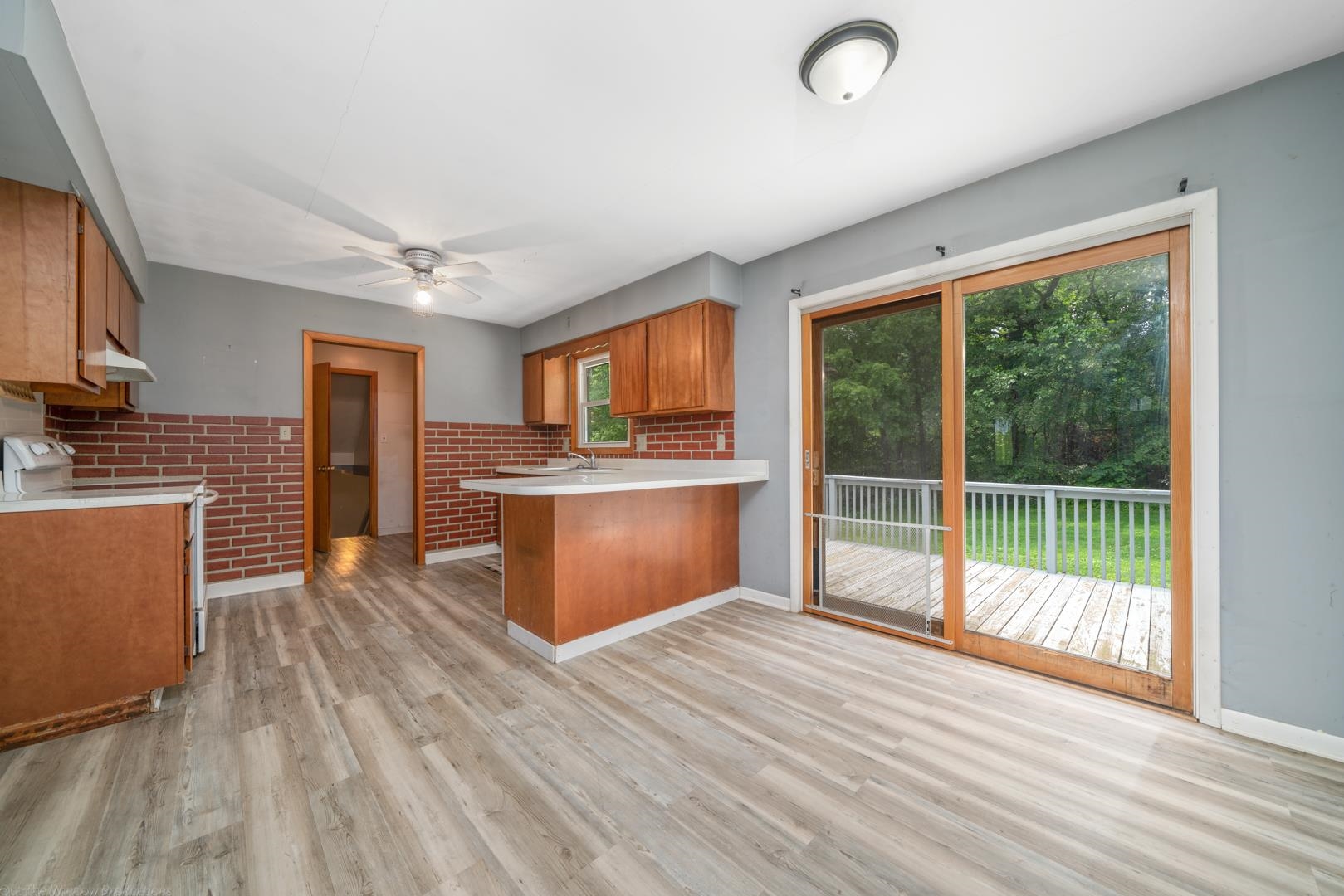 510 Elizabeth Road Oregon, IL 61061 - Photo 5 of 25 a view of kitchen with wooden floor and electronic appliances