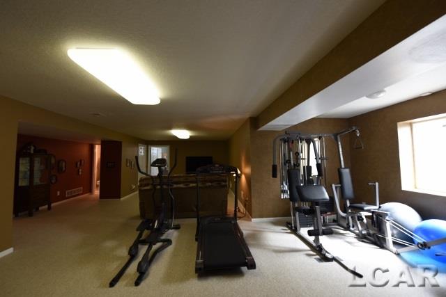 492 Wolf Ridge Court Adrian, MI 49221 - Photo 34 of 54 31292325-33.JPG