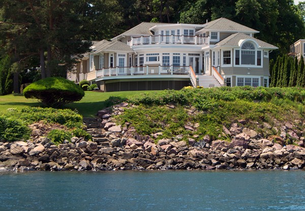 37 Bradlee Road Marblehead, MA 01945 - Photo 3 of 24 a front view of a house with a garden