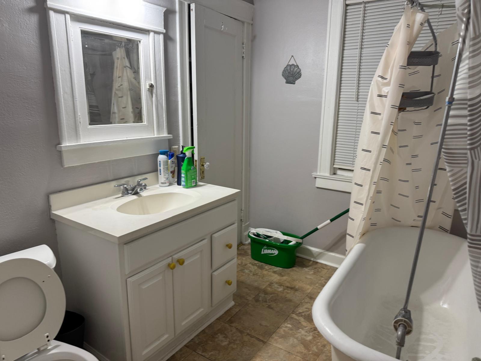 2304 Thor Avenue Racine, WI 53405 - Photo 4 of 13 Lower Bath