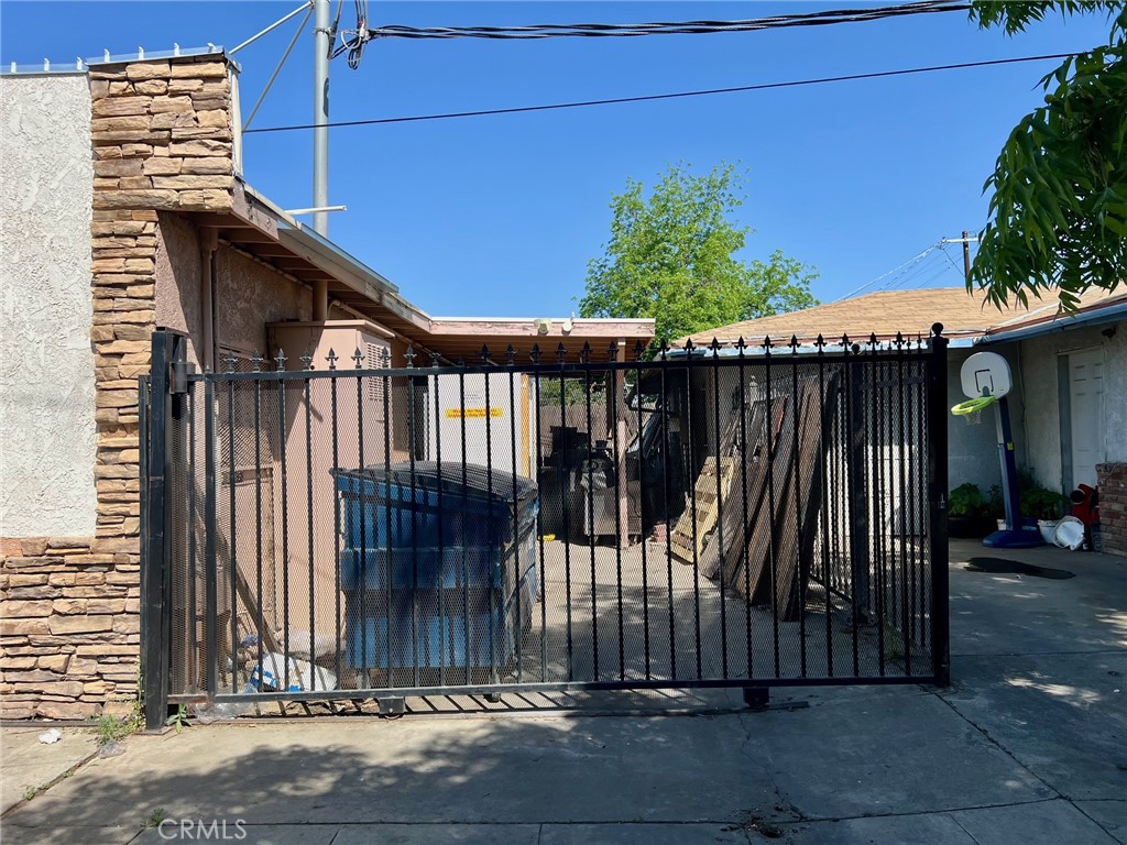 409 East 12th Street Madera, CA 93638 - Photo 5 of 9