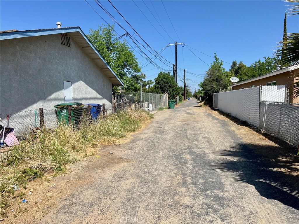 409 East 12th Street Madera, CA 93638 - Photo 7 of 9