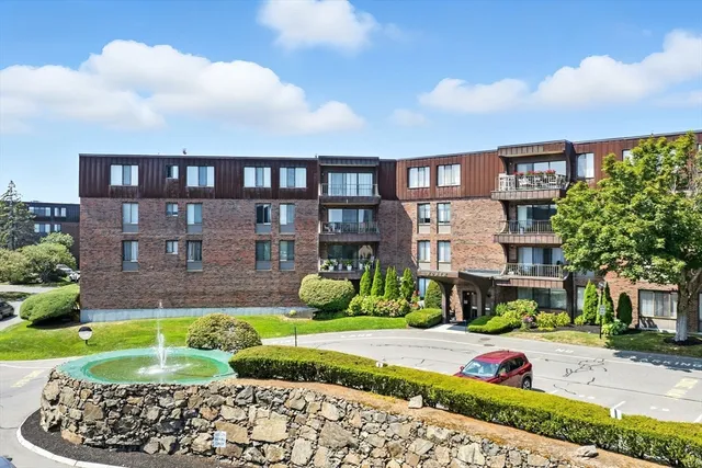 $3,100 | 1006 Paradise Road, Unit 3R, Swampscott, MA 01907