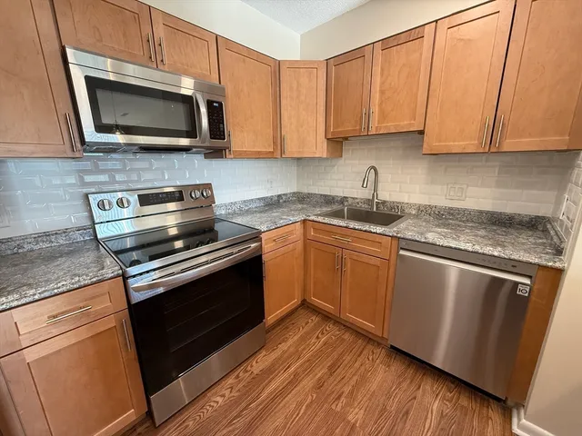 $3,100 | 1006 Paradise Road, Unit 3R, Swampscott, MA 01907