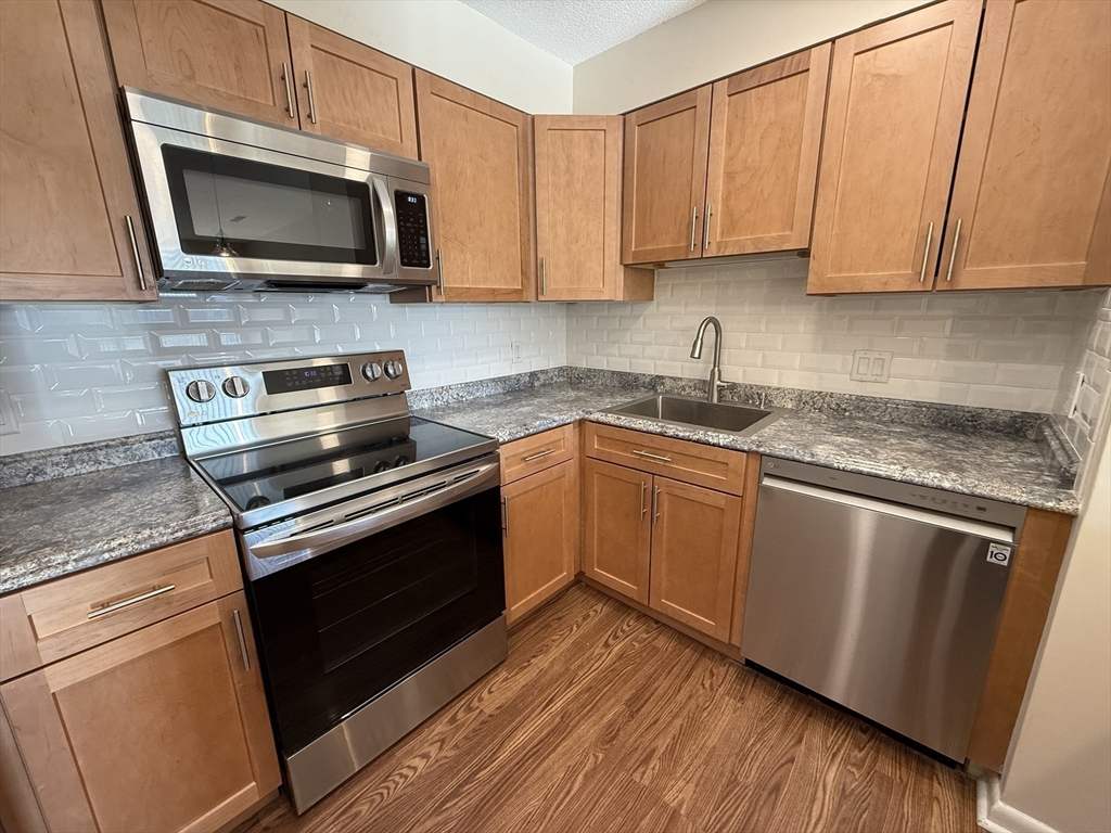 1006 Paradise Road, Unit 3R Swampscott, MA 01907 - Photo 12 of 25