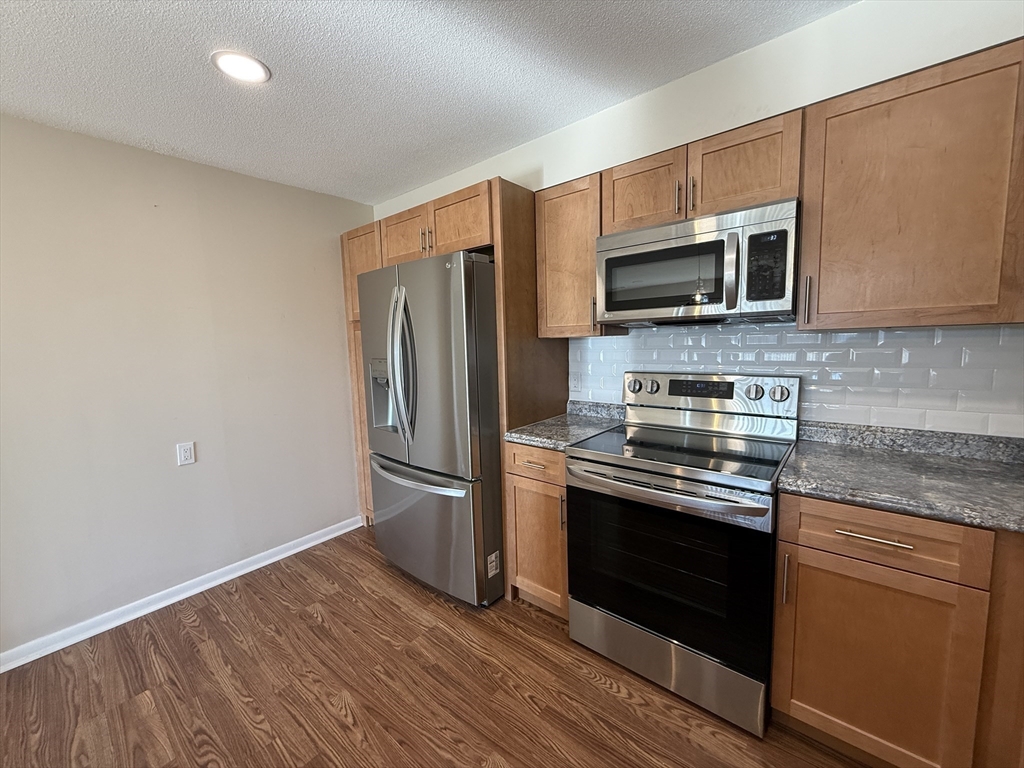 1006 Paradise Road, Unit 3R Swampscott, MA 01907 - Photo 13 of 25