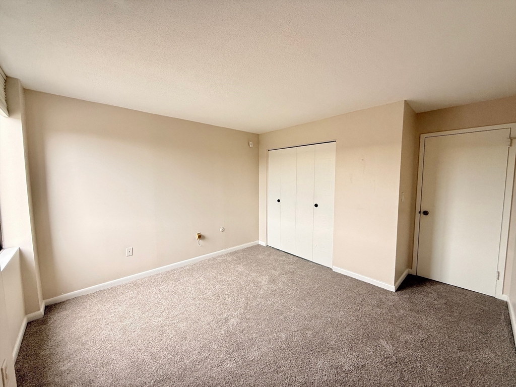 1006 Paradise Road, Unit 3R Swampscott, MA 01907 - Photo 13 of 32