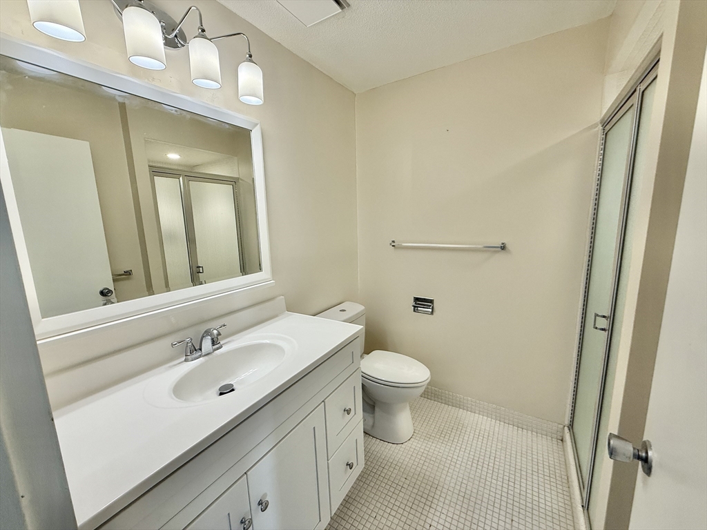 1006 Paradise Road, Unit 3R Swampscott, MA 01907 - Photo 15 of 32