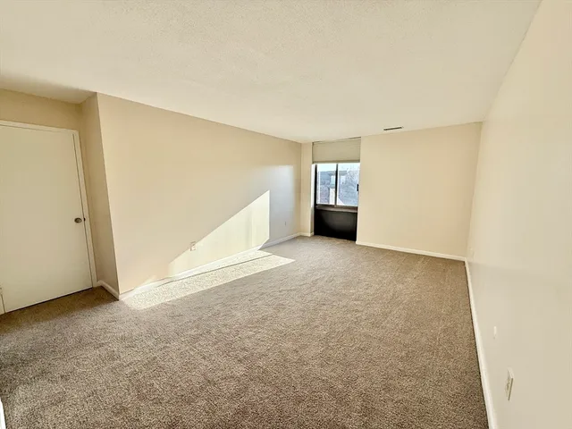 $3,100 | 1006 Paradise Road, Unit 3R, Swampscott, MA 01907