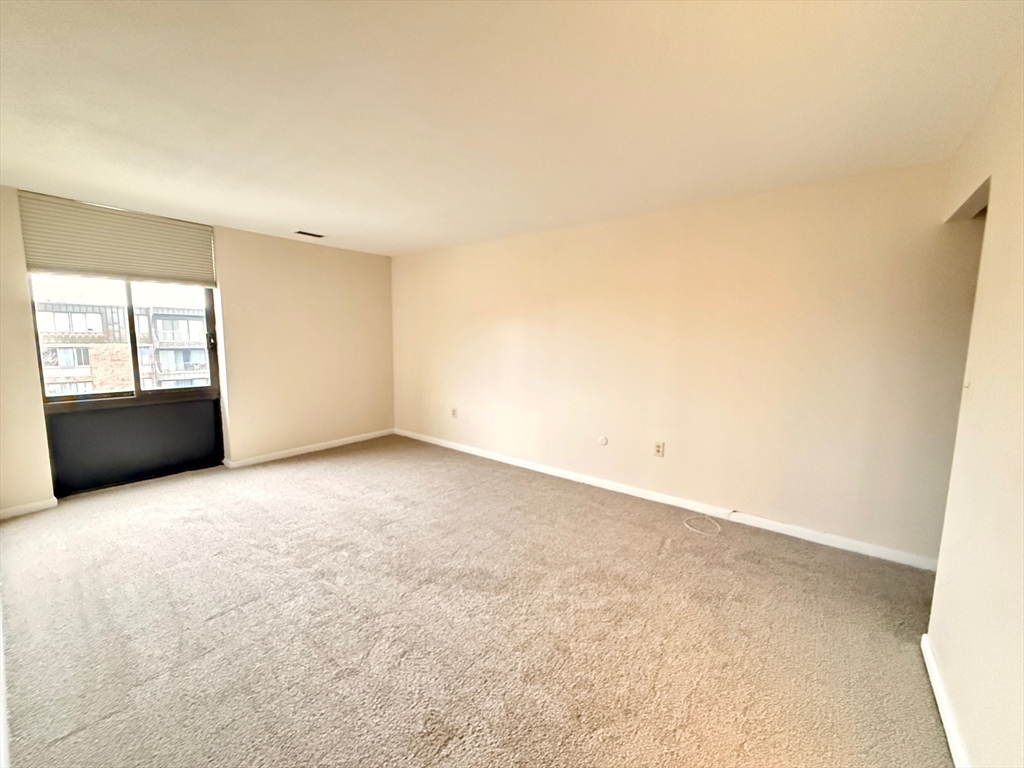 1006 Paradise Road, Unit 3R Swampscott, MA 01907 - Photo 17 of 34