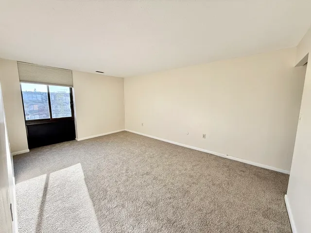 $3,100 | 1006 Paradise Road, Unit 3R, Swampscott, MA 01907