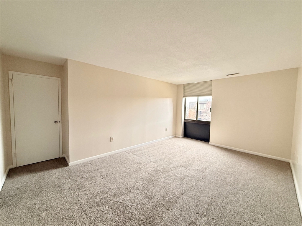 1006 Paradise Road, Unit 3R Swampscott, MA 01907 - Photo 18 of 32