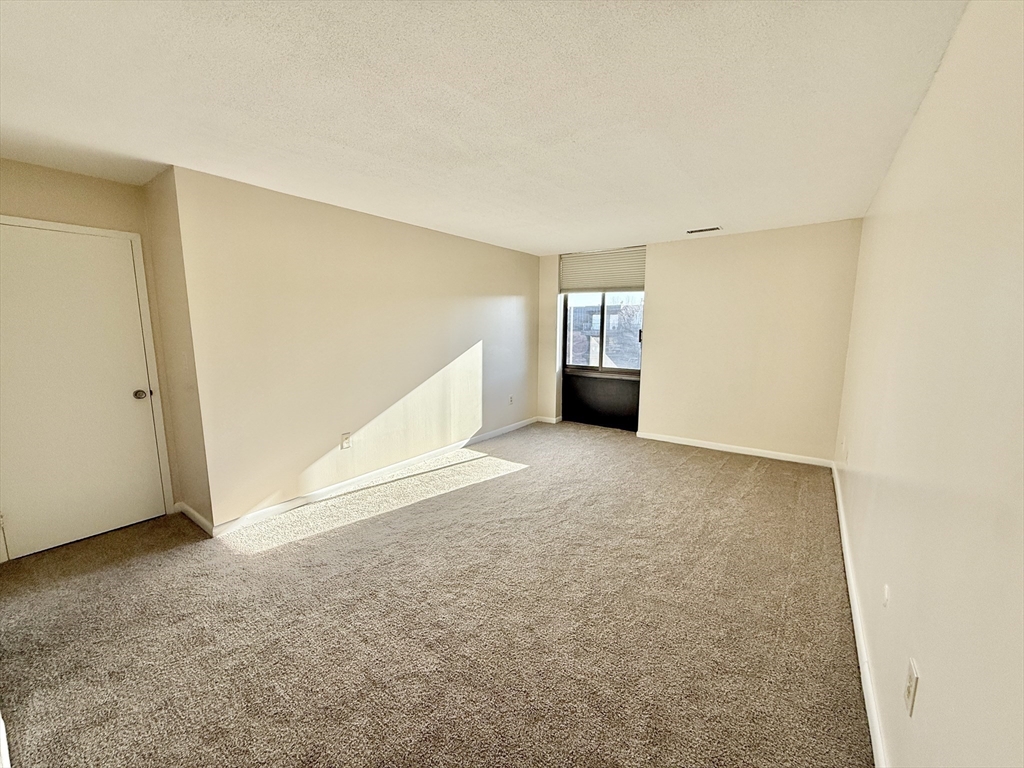 1006 Paradise Road, Unit 3R Swampscott, MA 01907 - Photo 19 of 25