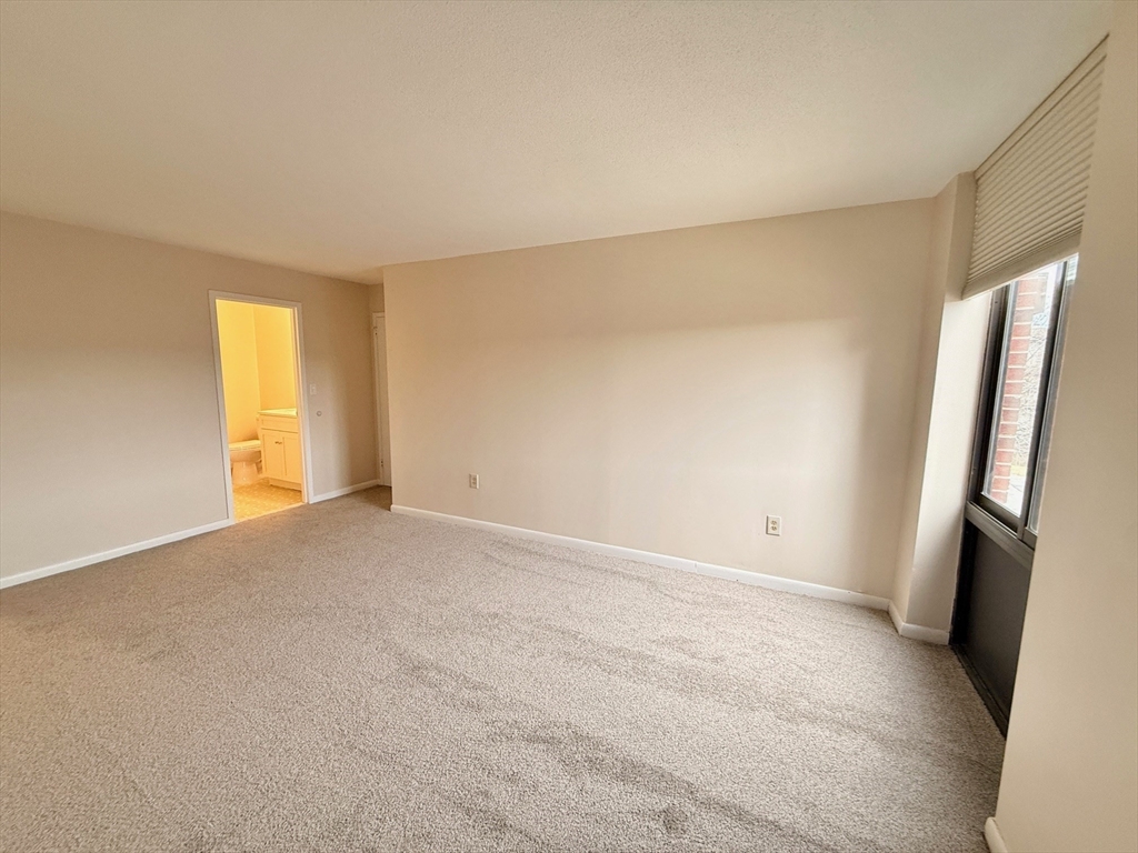 1006 Paradise Road, Unit 3R Swampscott, MA 01907 - Photo 20 of 34