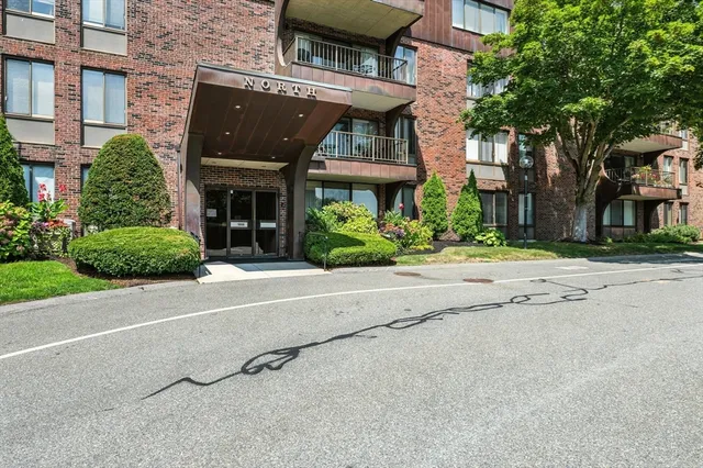 $3,100 | 1006 Paradise Road, Unit 3R, Swampscott, MA 01907