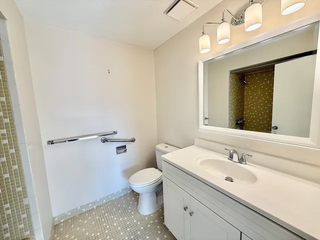 $3,100 | 1006 Paradise Road, Unit 3R, Swampscott, MA 01907