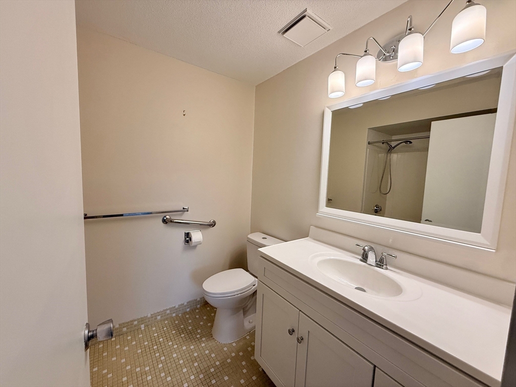 1006 Paradise Road, Unit 3R Swampscott, MA 01907 - Photo 22 of 34