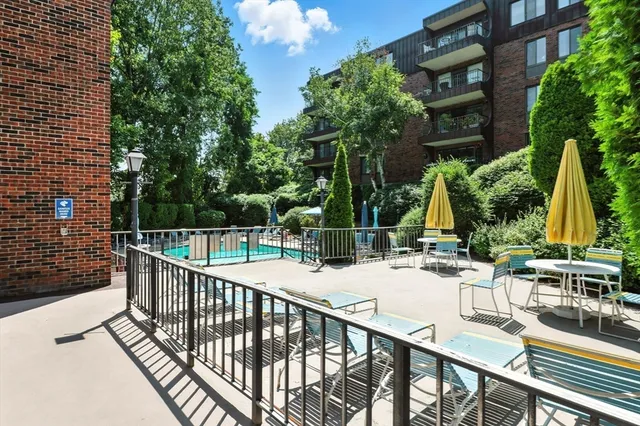 $3,100 | 1006 Paradise Road, Unit 3R, Swampscott, MA 01907