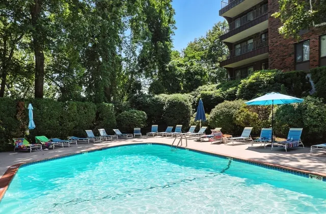 $3,100 | 1006 Paradise Road, Unit 3R, Swampscott, MA 01907