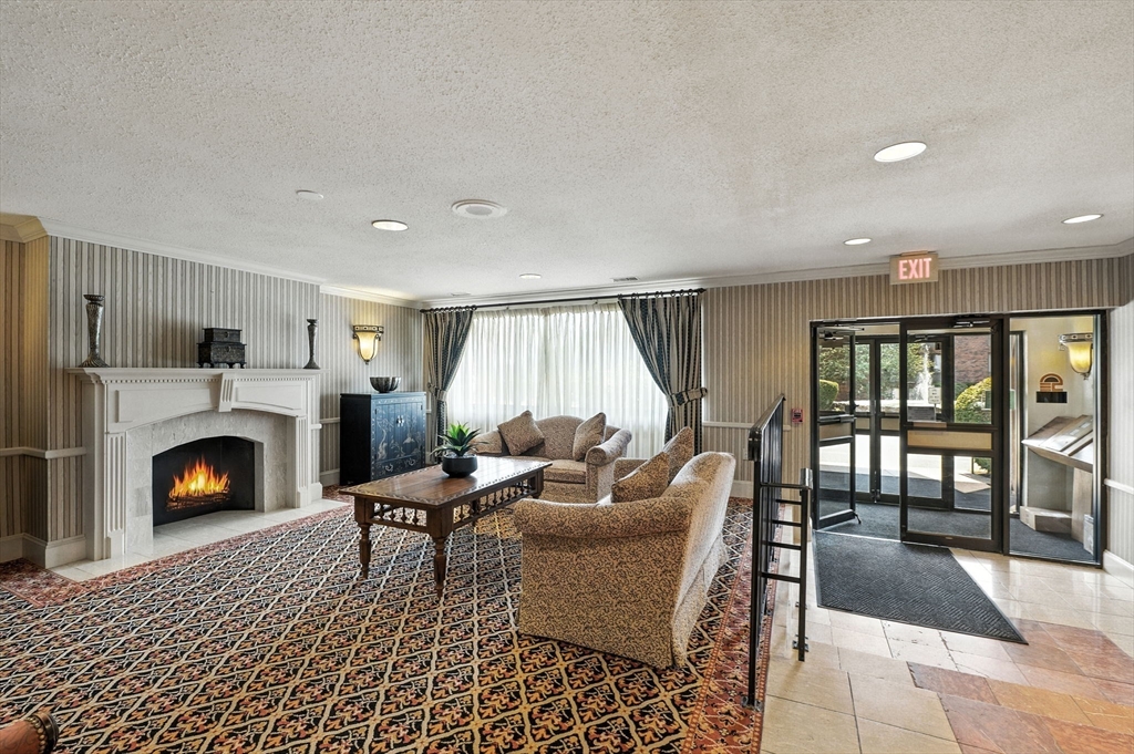 1006 Paradise Road, Unit 3R Swampscott, MA 01907 - Photo 4 of 25