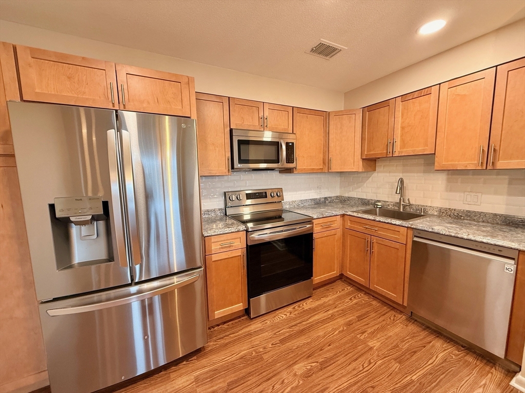 1006 Paradise Road, Unit 3R Swampscott, MA 01907 - Photo 5 of 34