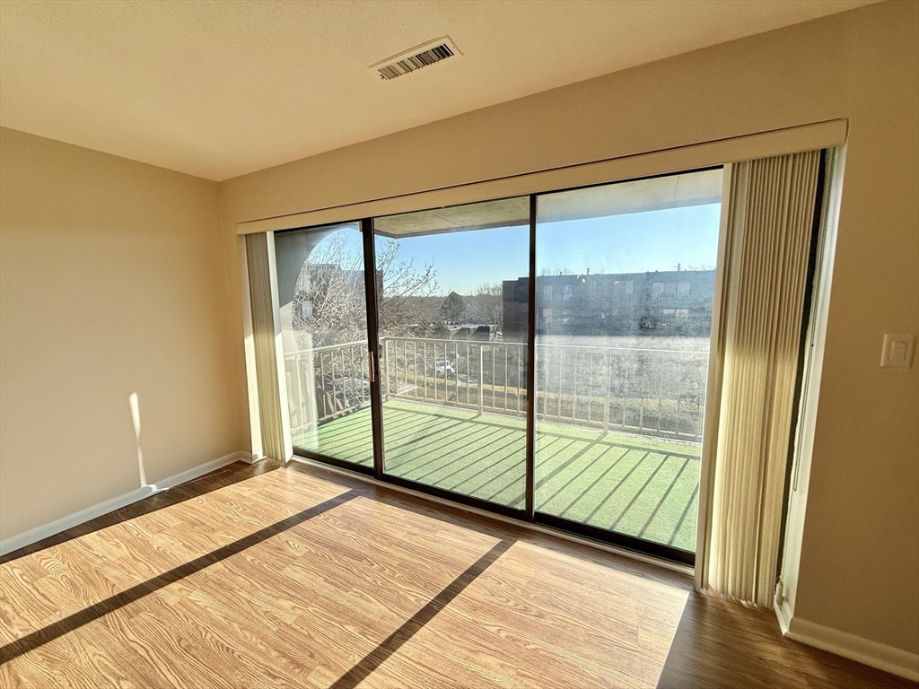 1006 Paradise Road, Unit 3R Swampscott, MA 01907 - Photo 9 of 25