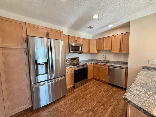 $3,100 | 1006 Paradise Road, Unit 3R, Swampscott, MA 01907