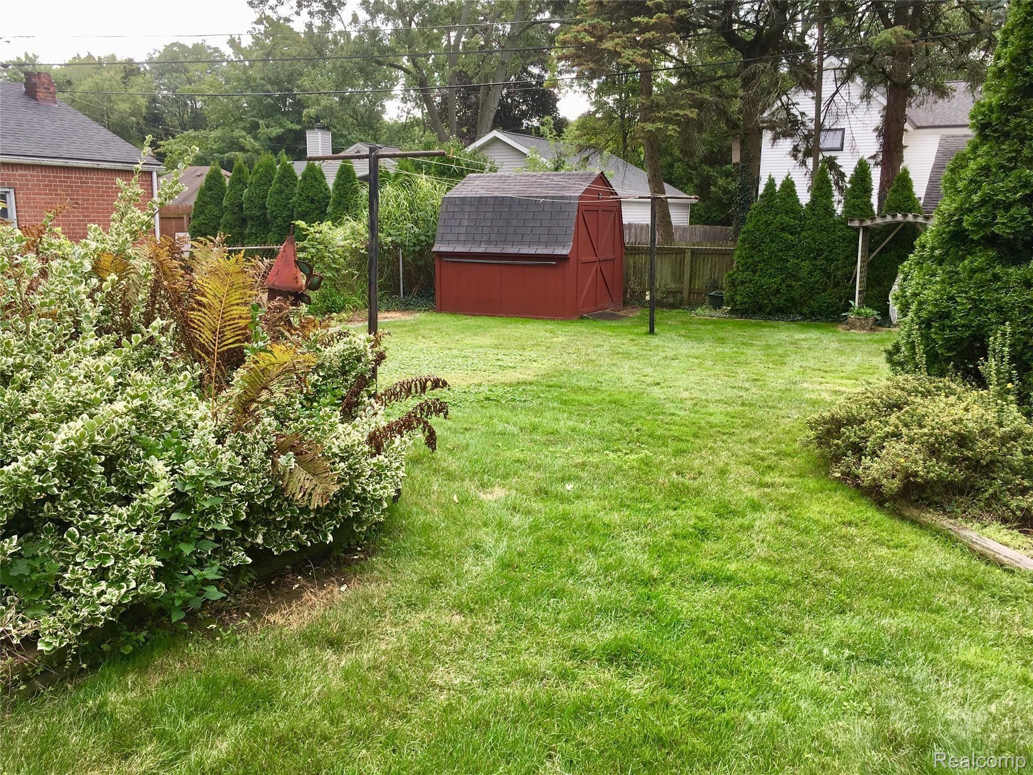 329 West Webster Road Royal Oak, MI 48073 - Photo 12 of 43 E1182189-4643-4B37-8777-21F2F21363AB.jpeg