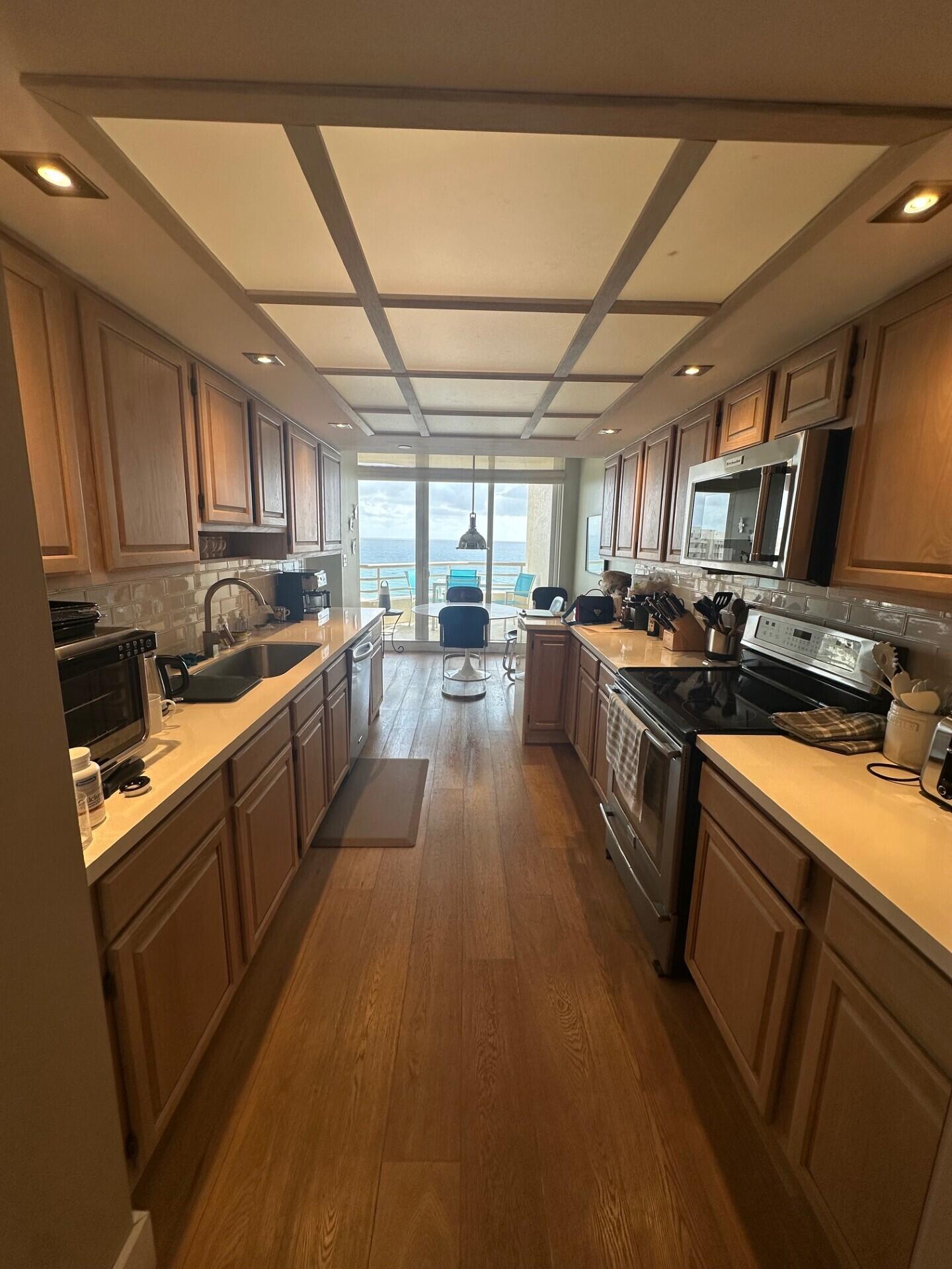 4101 North Ocean Boulevard, Unit D1804 Boca Raton, FL 33431 - Photo 4 of 27 KITCHEN