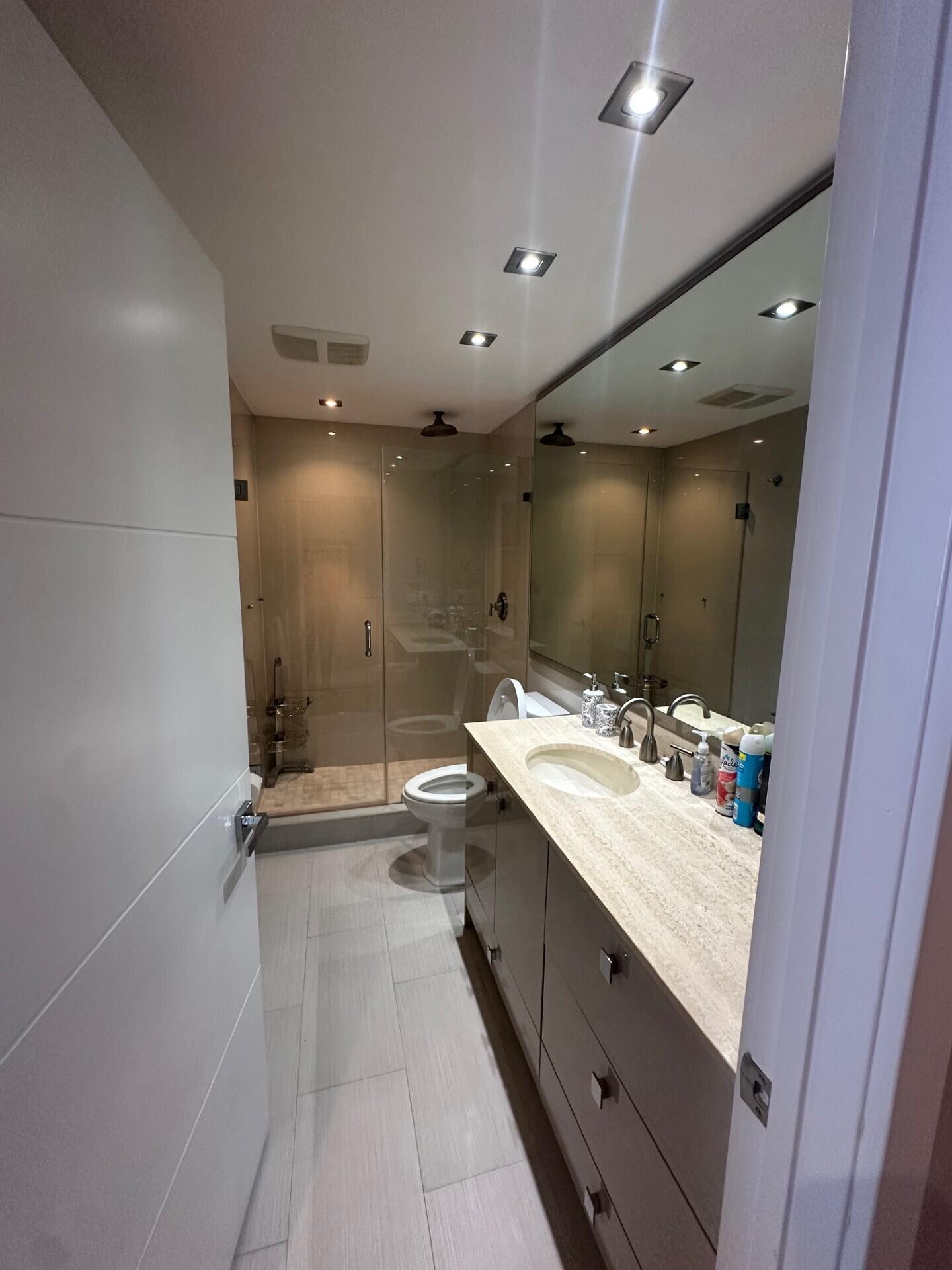 4101 North Ocean Boulevard, Unit D1804 Boca Raton, FL 33431 - Photo 10 of 27 SECOND BATHROOM