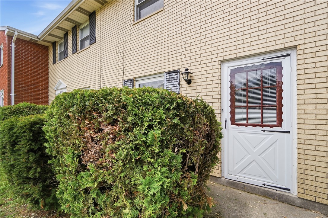 2939 Derr Road Springfield, OH 45503 - Photo 3 of 38