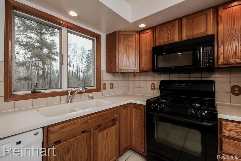 5338 Textile Road Ypsilanti, MI 48197 - Photo 15 of 56 015-Kitchen-1516047-mls.jpg
