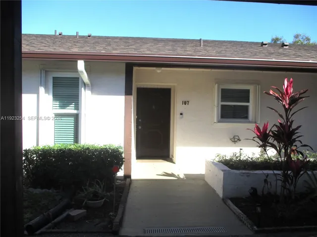 $225,000 | 6531 Southeast Federal Highway, Unit Q107, Stuart, FL 34997