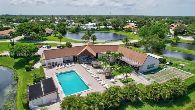 $225,000 | 6531 Southeast Federal Highway, Unit Q107, Stuart, FL 34997