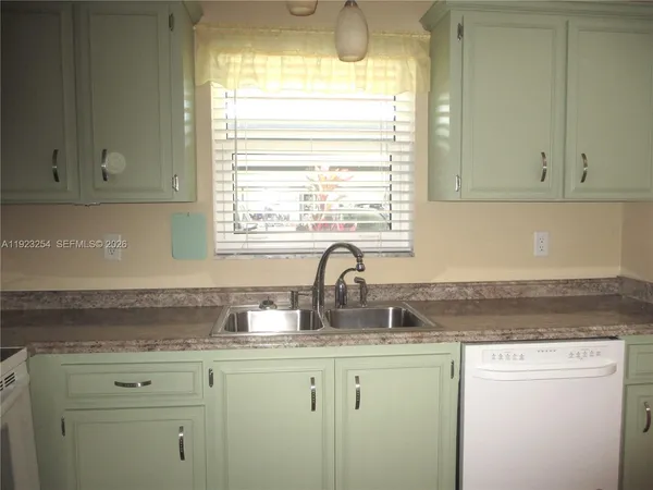 $225,000 | 6531 Southeast Federal Highway, Unit Q107, Stuart, FL 34997