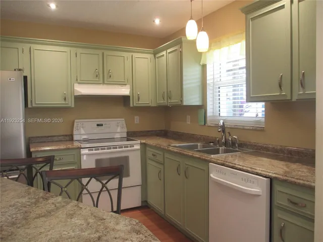 $225,000 | 6531 Southeast Federal Highway, Unit Q107, Stuart, FL 34997