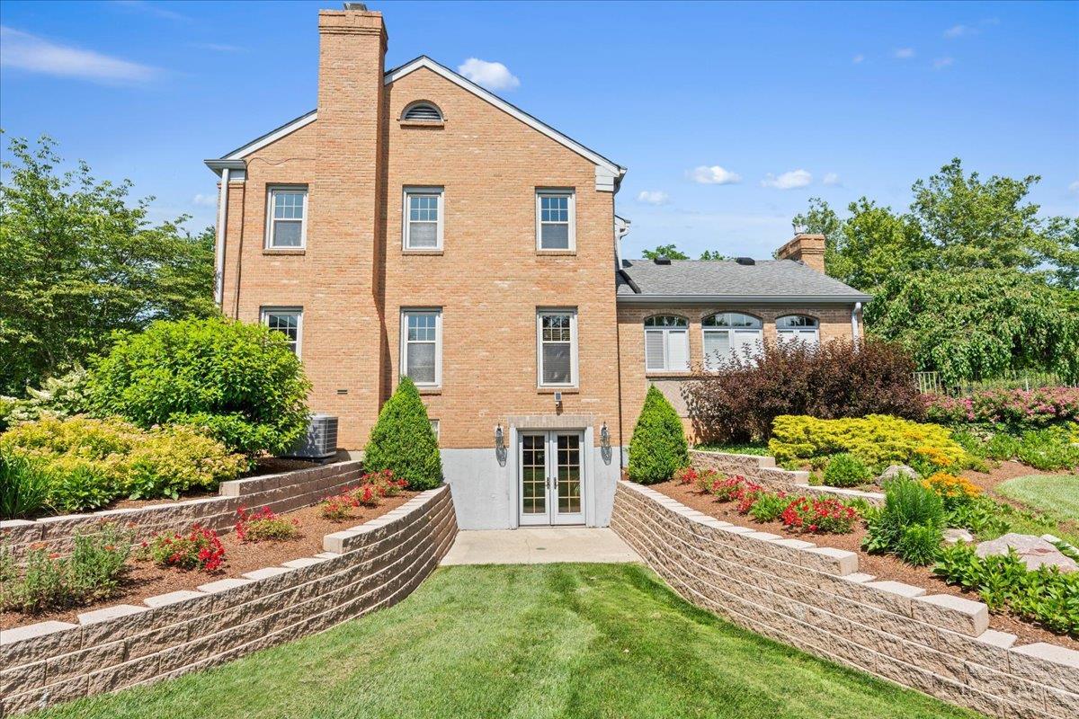 436 Heathgate Road Cincinnati, OH 45255 - Photo 6 of 78