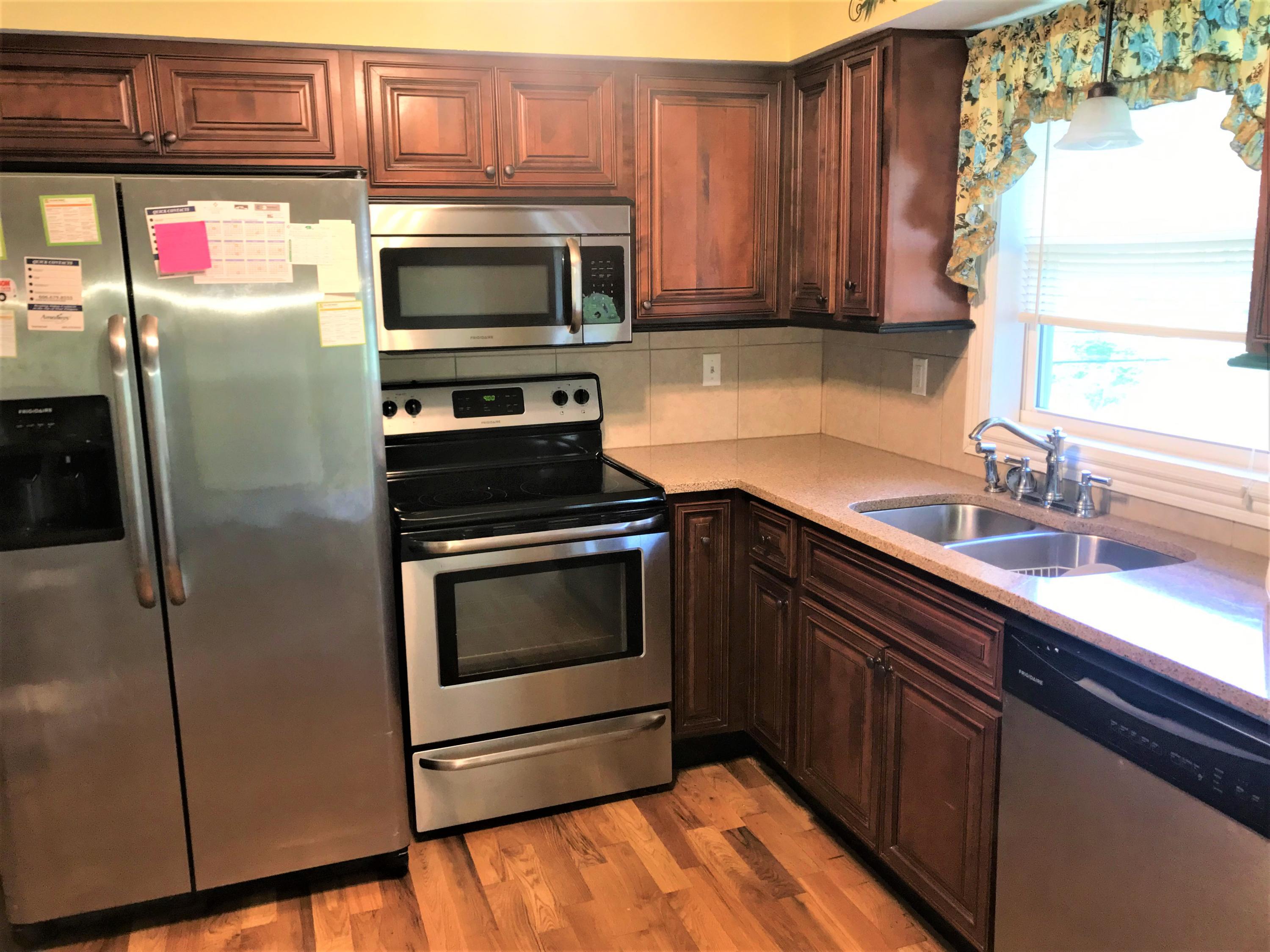 875 West Bourbon Road Somerset, KY 42503 - Photo 9 of 60 Granite Counter Tops