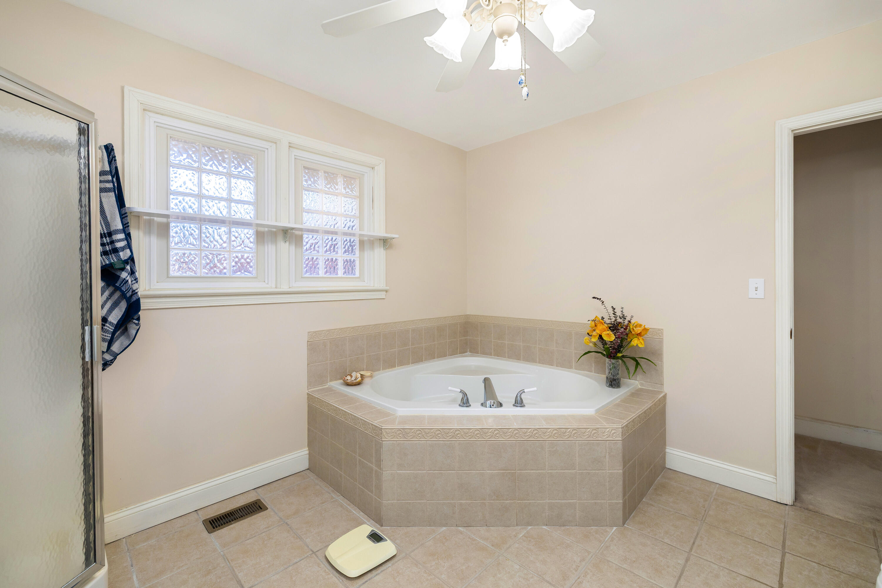 543 West Calhoun Street Sumter, SC 29150 - Photo 35 of 41 jacuzzi tub