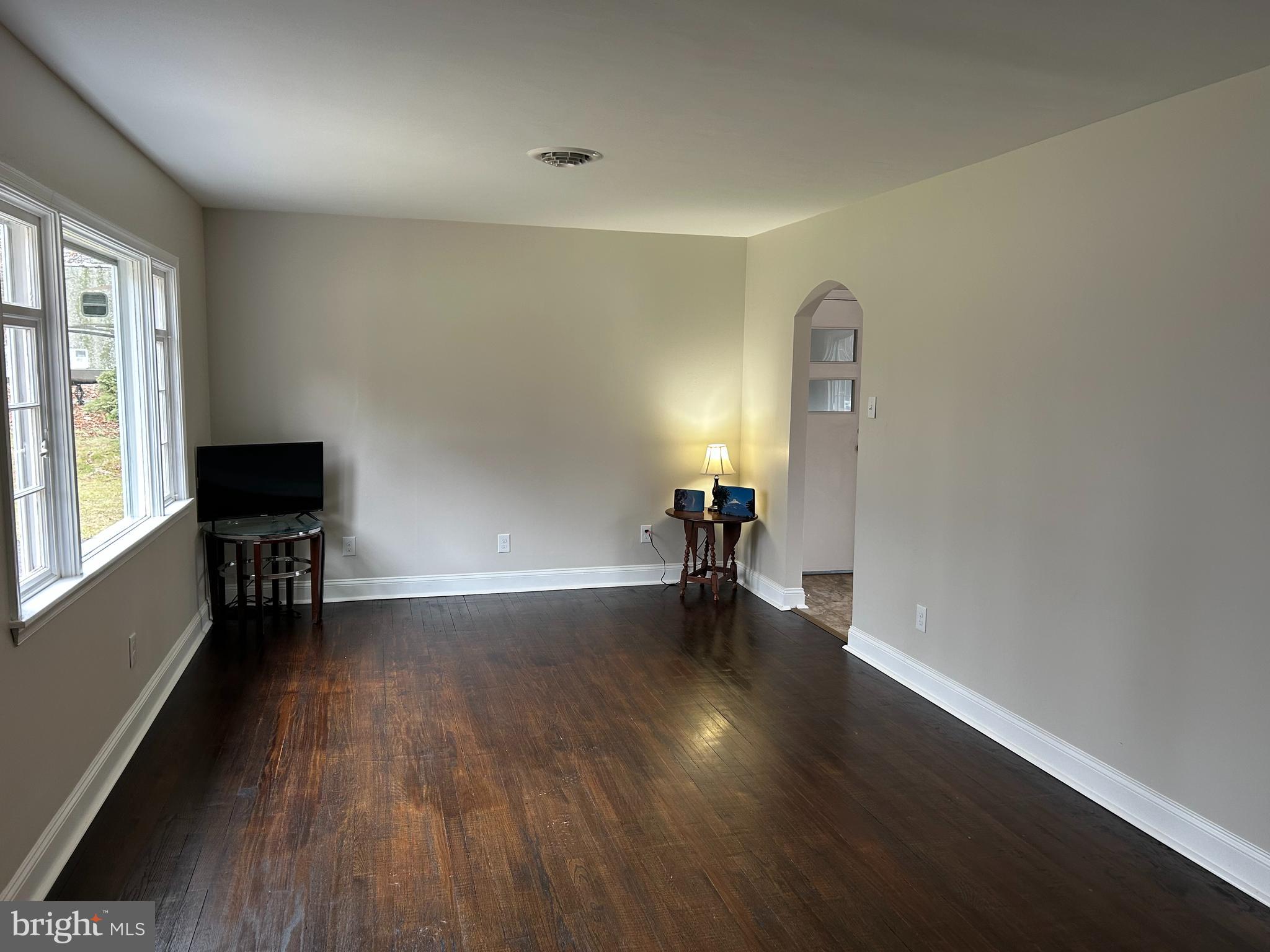 834 Hughes Shop Road Westminster, MD 21158 - Photo 3 of 35 Living Room