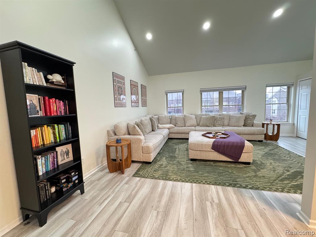 4248 Schaefer Road Dearborn, MI 48126 - Photo 9 of 21