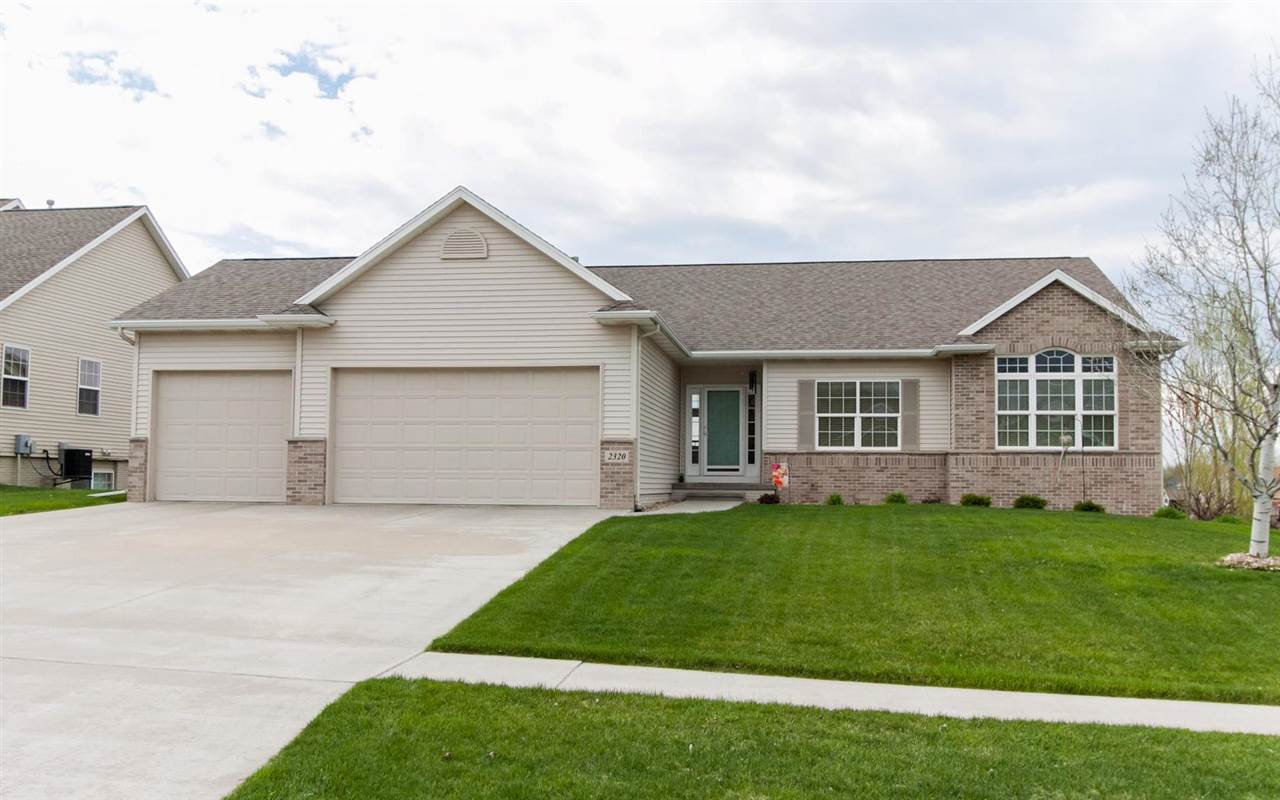 2320 Newcastle Road Marion, IA 52302 - Photo 1 of 25 Gallery Image 1