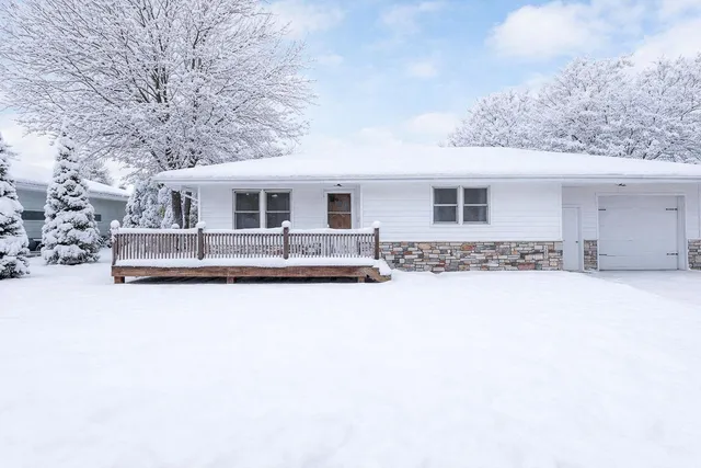 $245,000 | 320 South Waterville Avenue, Le Center, MN 56057