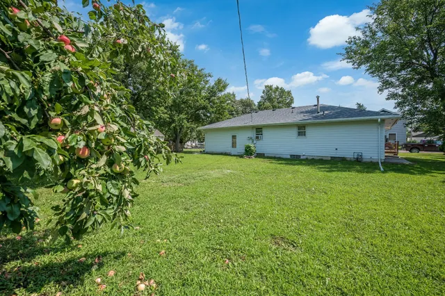 $245,000 | 320 South Waterville Avenue, Le Center, MN 56057