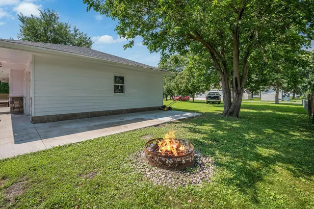 $245,000 | 320 South Waterville Avenue, Le Center, MN 56057