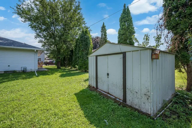 $245,000 | 320 South Waterville Avenue, Le Center, MN 56057